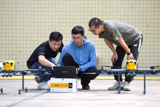 Nhu cầu về người điểu khiển máy bay không người lái tăng vọt ở Trung Quốc