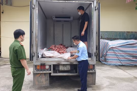 Hưng Yên: Phát hiện 700kg xương và lòng lợn bốc mùi ôi thiu chuẩn bị "tuồn" ra thị trường