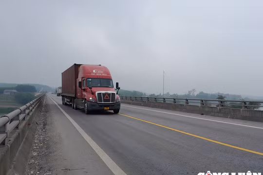 Từ ngày 4/4, cấm xe tải nặng và xe khách trên 30 chỗ đi vào cao tốc Cam Lộ - La Sơn