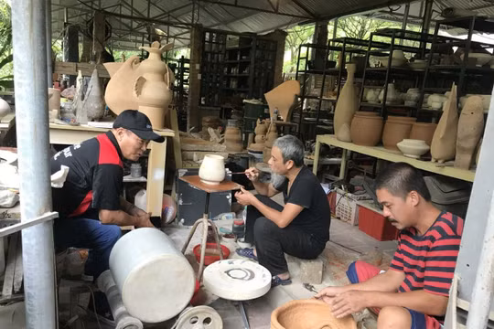 Gốm Mường, lạ và quen…