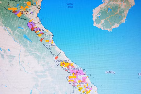 Miền Trung mưa lớn, cảnh báo lũ quét, sạt lở đất ở nhiều tỉnh thành