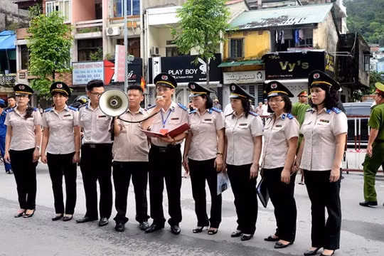 Kiểm soát chặt chẽ việc thực hiện nhiệm vụ, quyền hạn trong hoạt động tố tụng, thi hành án