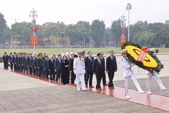 Lãnh đạo Đảng, Nhà nước viếng Chủ tịch Hồ Chí Minh và dâng hương, tưởng niệm các Anh hùng liệt sĩ
