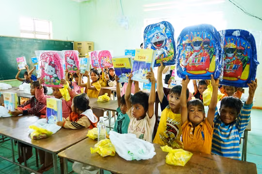 Gia Lai: Trao nhiều phần quà và tư vấn sức khỏe cho các học sinh tại vùng khó khăn huyện Chư Pưh