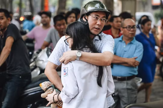 Cha mẹ làm gì để con thi vào lớp 10 đạt điểm cao?