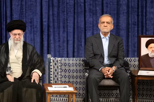Lãnh tụ Tối cao Iran chính thức xác nhận ông Masoud Pezeshkian là Tổng thống