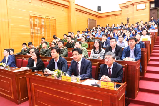 Lãnh đạo UBND tỉnh Hưng Yên đối thoại với thanh niên