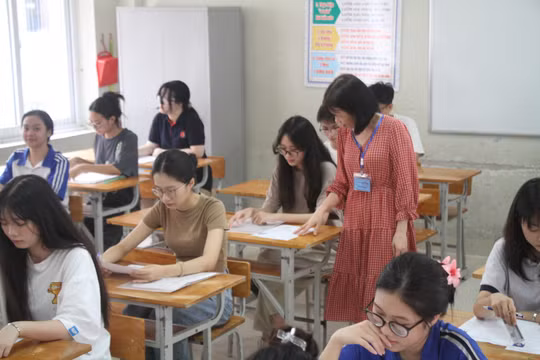 Kết luận của Bộ Chính trị: “Thực hiện chủ trương lương của nhà giáo được ưu tiên xếp cao nhất”
