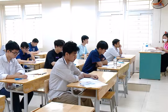 Đề Toán thi tốt nghiệp THPT 2024 có độ phân hoá cao