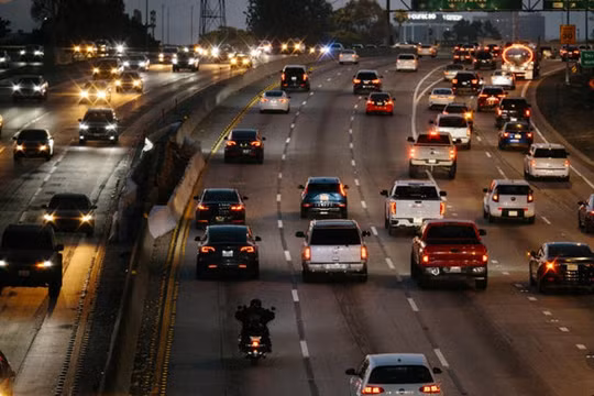 Mỹ cho phép California cấm xe chạy xăng mới
