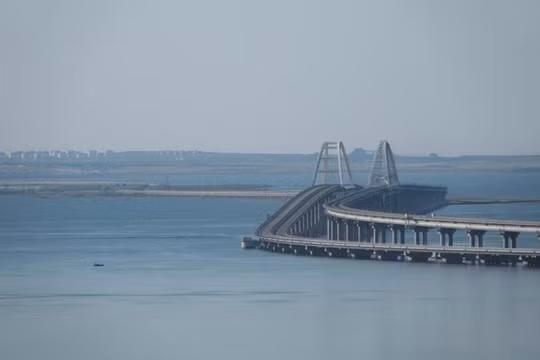 Dầu tràn vào eo biển Kerch sau khi tàu chở dầu của Nga vỡ tan trong cơn bão