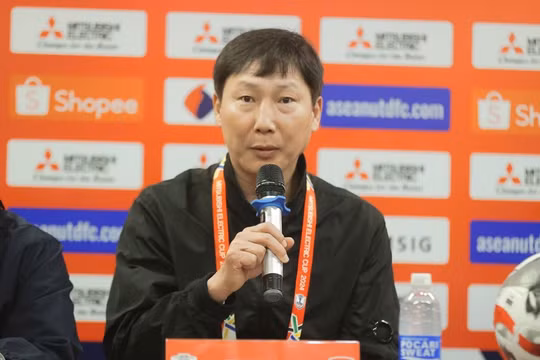 AFF Cup 2024: HLV Kim Sang Sik ca ngợi ý chí của cầu thủ Việt Nam trước Indonesia