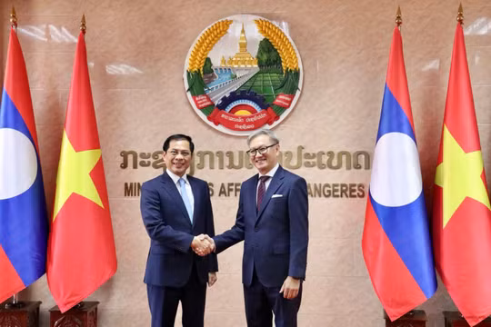 Kim ngạch thương mại song phương Việt Nam - Lào đạt trên 1,7 tỷ USD trong 10 tháng đầu năm 2024