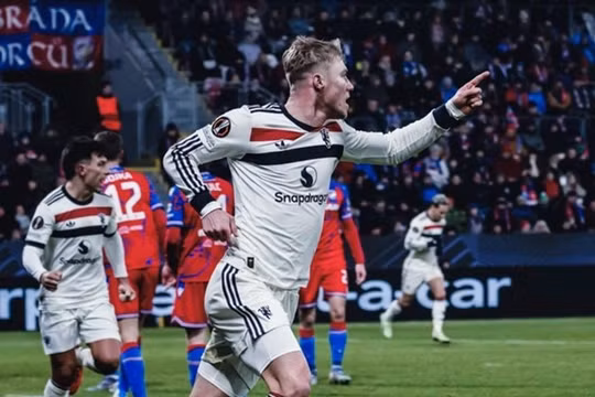 Man United lọt top 7 tại Europa League