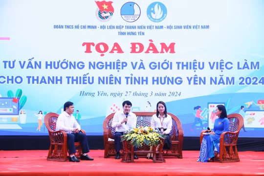 Hưng Yên: Hơn 1 nghìn học sinh tham gia ngày hội tư vấn hướng nghiệp và giới thiệu việc làm