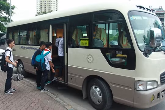 Từ 2025, ô tô kinh doanh chở trẻ mầm non và học sinh phải sơn màu vàng đậm