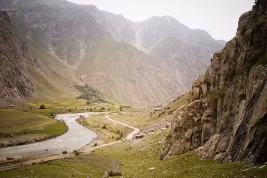 Bốn người may mắn sống sót trong vụ máy bay Nga rơi ở Afghanistan