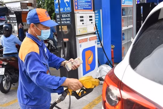 Giá xăng tiếp tục giảm, đưa giá xuống mức thấp