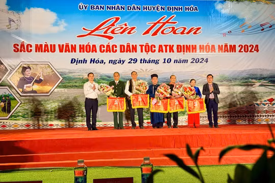 Lắng đọng với không gian văn hoá truyền thống trong Liên hoan Sắc màu văn hóa các dân tộc ATK Định Hóa