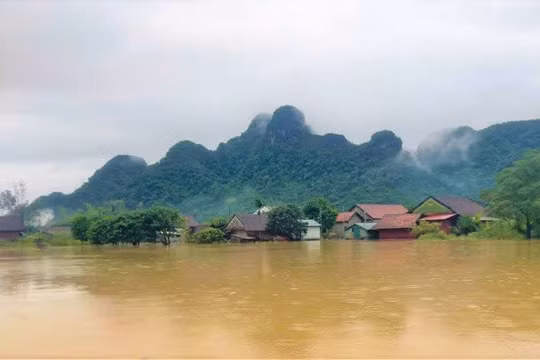 "Làng du lịch tốt nhất thế giới" ở Quảng Bình chìm trong biển nước