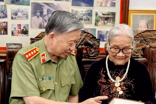 Đại Tướng Tô Lâm, Bộ trưởng Bộ Công an thăm, tặng quà tri ân các gia đình có công với cách mạng tại Thanh Hóa