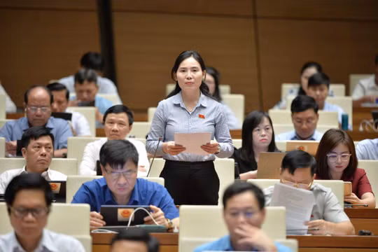 Đại biểu Quốc hội cho ý kiến về việc công khai tài chính công đoàn trên phương tiện thông tin đại chúng