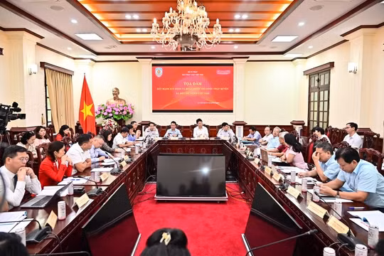 Báo Pháp luật Việt Nam tọa đàm về xây dựng và hoàn thiện Nhà nước pháp quyền xã hội chủ nghĩa Việt Nam