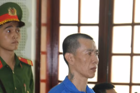 Mâu thuẫn ở quán nước, một người mang kiếm chém bạn
