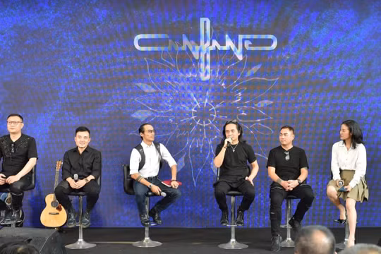 Ban nhạc Bức Tường lần đầu làm liveshow trong nhà hát