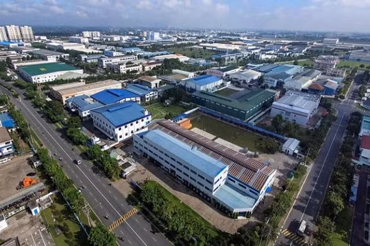 Bất động sản Việt Nam trầy trật hồi phục, bất động sản công nghiệp vẫn "tỏa sáng"