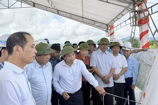 Phấn đấu thông xe cao tốc Vũng Áng-Bùng và Bùng-Vạn Ninh trước ngày 30/4/2025