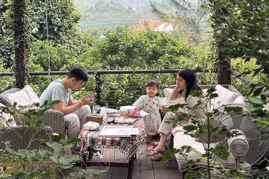 Homestay ven Hà Nội cạn kiệt phòng trống, người dân kéo nhau cắm trại giữa trời