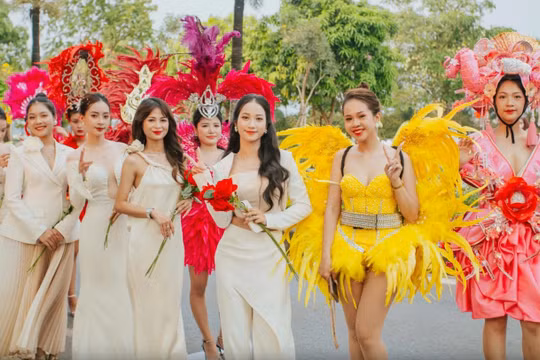 Lễ hội đường phố Đồng Hới rực rỡ sắc màu