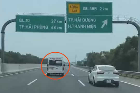 Tước bằng lái, phạt tiền tài xế xe limousine lạng lách trên cao tốc Hà Nội - Hải Phòng