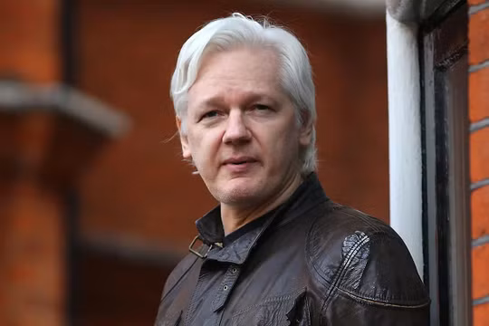 Nhà sáng lập WikiLeaks tạm không bị dẫn độ sang Mỹ