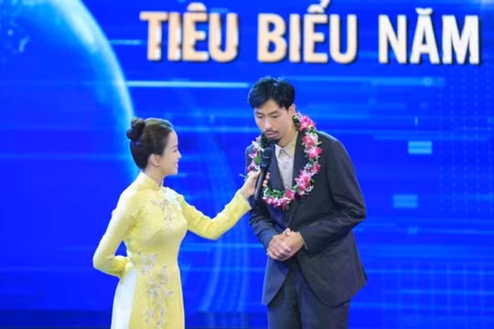 Rapper Đen Vâu: "Cảm ơn cuộc đời vì đã cho Đen có việc để làm"
