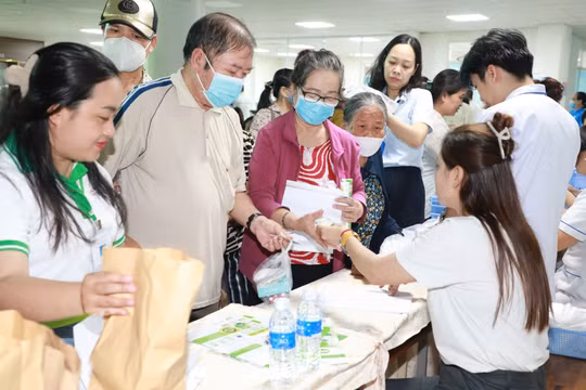 Khám, cấp phát thuốc miễn phí cho 300 bệnh nhân nghèo, gia đình chính sách tại Đồng Nai