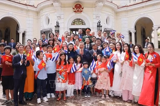 Tổng Bí thư, Chủ tịch nước Tô Lâm thăm Đại sứ quán và cộng đồng người Việt Nam tại Cuba