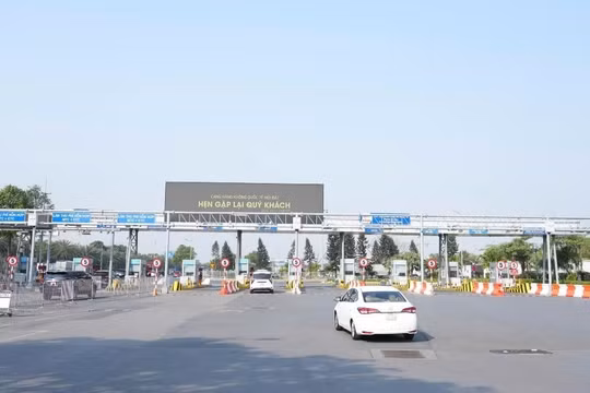Thu phí không dừng ô tô ra/vào cảng hàng không Nội Bài, chủ xe cần lưu ý gì?