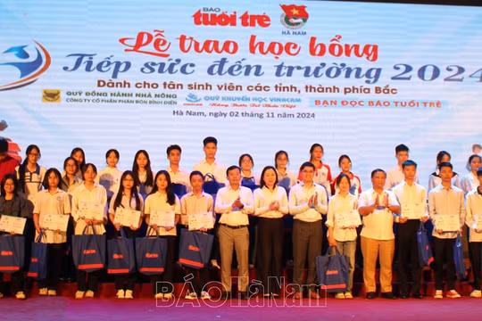 Tiếp sức đến trường cho 132 tân sinh viên có hoàn cảnh khó khăn