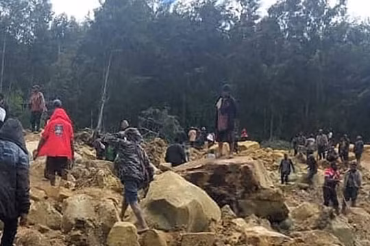 Hơn 300 người bị chôn vùi trong vụ lở đất nghiêm trọng ở Papua New Guinea