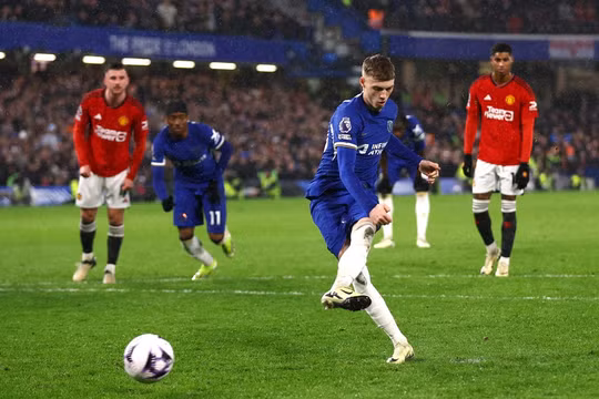 Chelsea thắng ngược MU trong 2 phút bù giờ