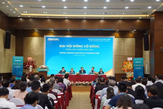 Đẩy mạnh Dự án Làm mới Chiến lược Ngân hàng và các công tác chuyển đổi