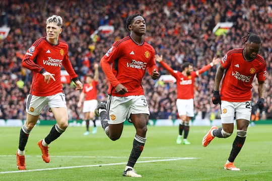 Bruno và Mainoo rực sáng, MU hòa kịch tính trước Liverpool