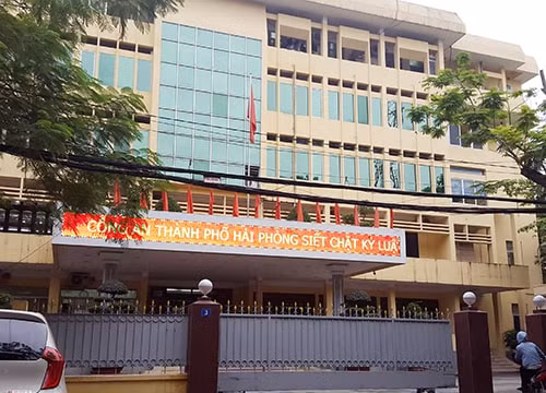 Tước danh hiệu 2 nữ cảnh sát tham gia "tiệc" ma túy