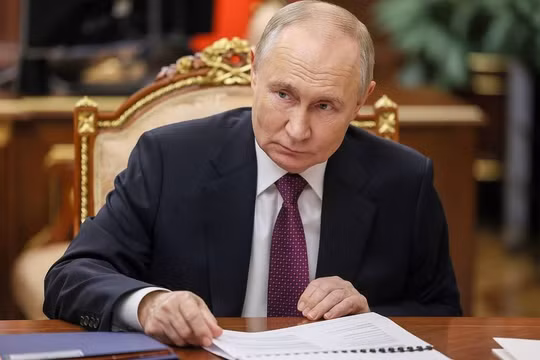 Ông Putin nói chiến tranh Ukraine đang lan rộng toàn cầu, Trung Quốc kêu gọi 'hạ nhiệt'