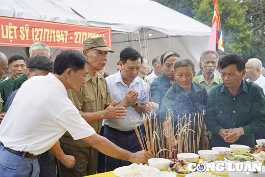 Lễ giỗ và cầu siêu các anh hùng liệt sĩ Đại đội pháo C45 hy sinh tại bãi Dừa Xuân Liên