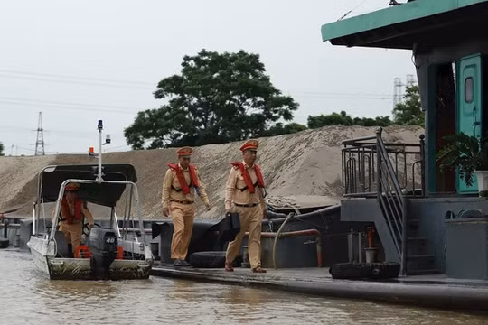 Hà Nội: Tăng cường tuyên truyền, bảo đảm an toàn giao thông đường thủy