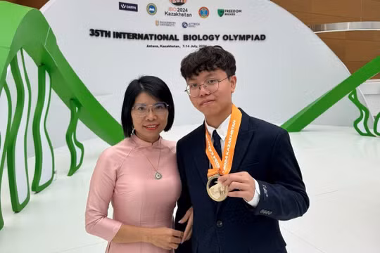 Hải Phòng: Hơn 2,7 tỷ đồng khen thưởng thầy, trò đạt giải Olympic khu vực và quốc tế năm 2023-2024