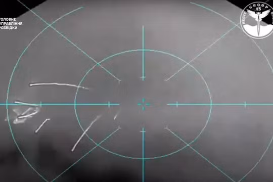 Siêu UAV Ukraine lần đầu đánh bại trực thăng Nga